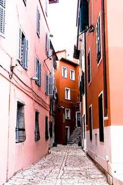 street-in-rovinj_2351896759_o.jpg