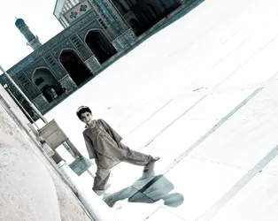 boy-inside-the-blue-mosque_2570305539_o.jpg