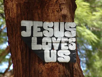 jesus-loves-us_172573422_o.jpg