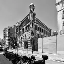 casa-vicens_52281315023_o.jpg