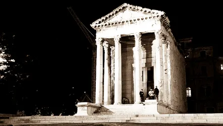 pula-nightlife_2352721558_o.jpg