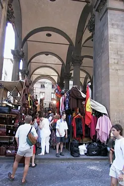 tourist-traps-abound-in-firenze_226974078_o.jpg
