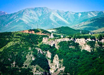 tatev-in-the-middle_7440887162_o.jpg