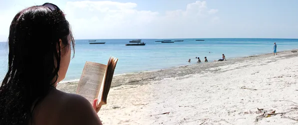 reading-on-the-beach_4246915873_o.jpg