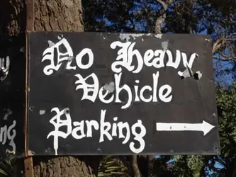 no-heavy-vehicle-parking_172553538_o.jpg