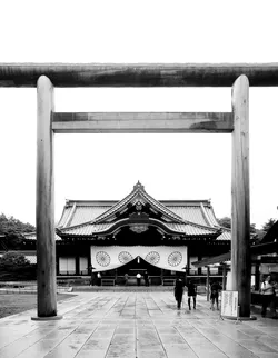 yasukuni-shrine_2829859962_o.jpg