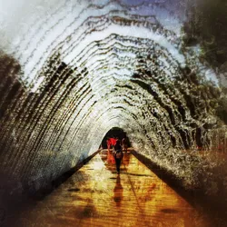 a-tunnel-of-water_16608312480_o.jpg