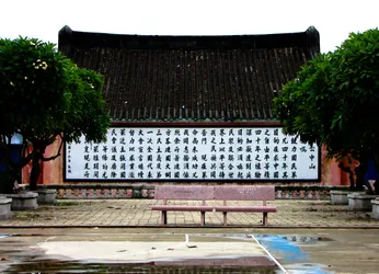 chinese-writing-on-the-wall_3965607690_o.jpg