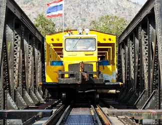 train-on-the-river-kwai_2150981517_o.jpg