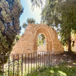 ermita-de-san-pelayo-y-san-isidoro_52281569864_o.jpg