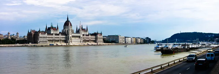 the-lovely-blue-sky-over-the-less-blue-danube_4867985643_o.jpg