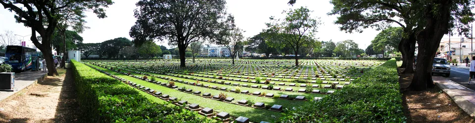 kanchanaburi-war-cemetery-in-western-thailand_2153038443_o.jpg