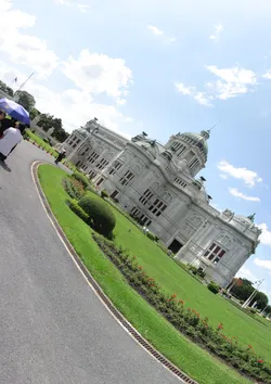ananta-samakhom-throne-hall_3632156390_o.jpg