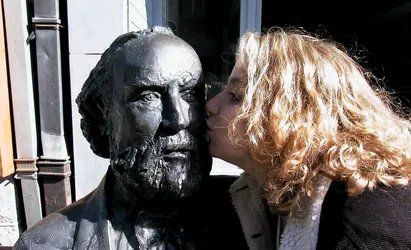 adolphe-sax-being-kissed-by-betsy_2285443019_o.jpg