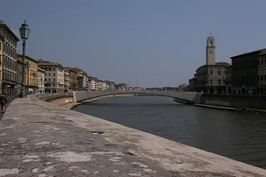 the-river-arno-flowing-quietly-through-pisa_226969208_o.jpg