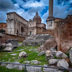 inside-the-forum-romanum_27628095558_o.jpg