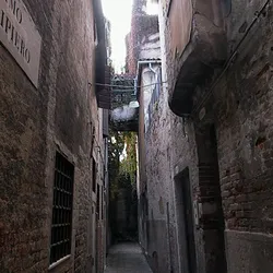 narrow-street_228188076_o.jpg