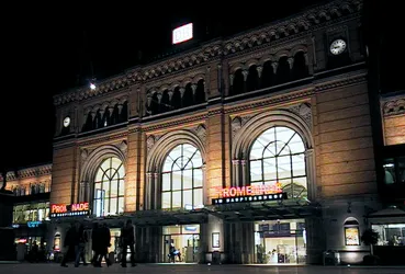 hannover-train-station_2347340671_o.jpg