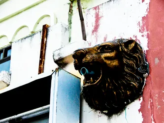 urban-ruined-lion_2154414702_o.jpg
