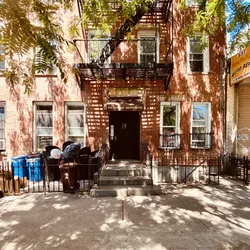 the-leaning-brownstone_52182060340_o.jpg