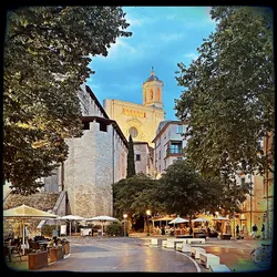 girona-at-dusk_52281310188_o.jpg