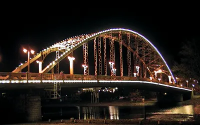 lit-bridge_162929596_o.jpg