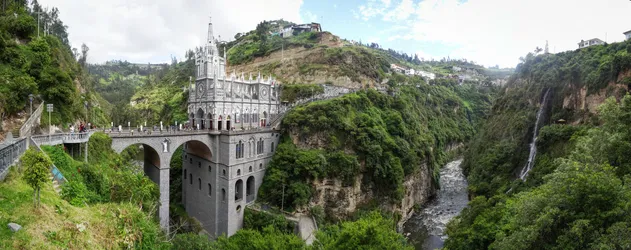 la-iglesia-de-las-lajas_16652739759_o.jpg