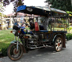 tuk-tuk_2119925229_o.jpg