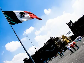 mexican-flag-on-the-zocalo_2776730079_o.jpg