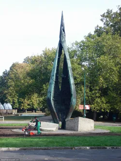 giant-vulva-or-centenary-monument_341298356_o.jpg