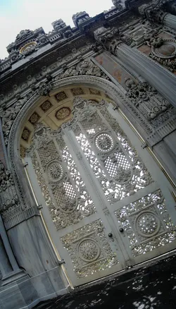 dolmabahce-entrance_280643740_o.jpg