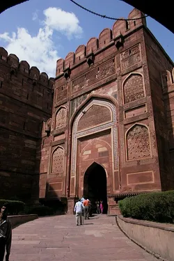 the-red-fort-in-agra_2330821367_o.jpg