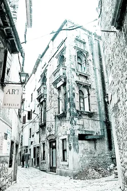 street-corner-in-rovinj_2352729116_o.jpg